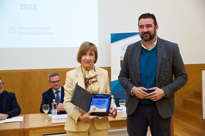 Victoria Ramos, fundadora de ESOC, recibe el premio a la Trayectoria Profesional en Turismo